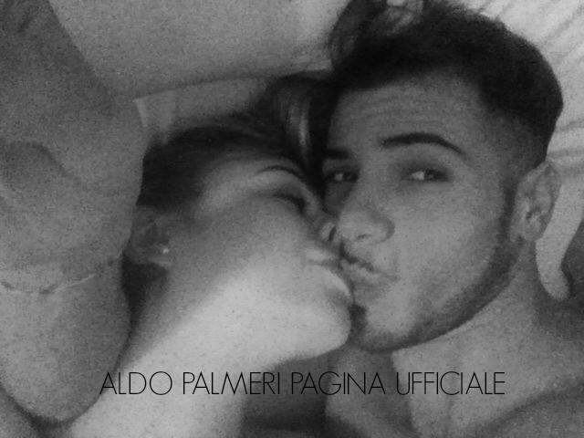 Aldo Palmeri su Facebook pubblica una foto con Alessia Cammarota e scrive: “Grazie amore, sono felice di averti scelta!”