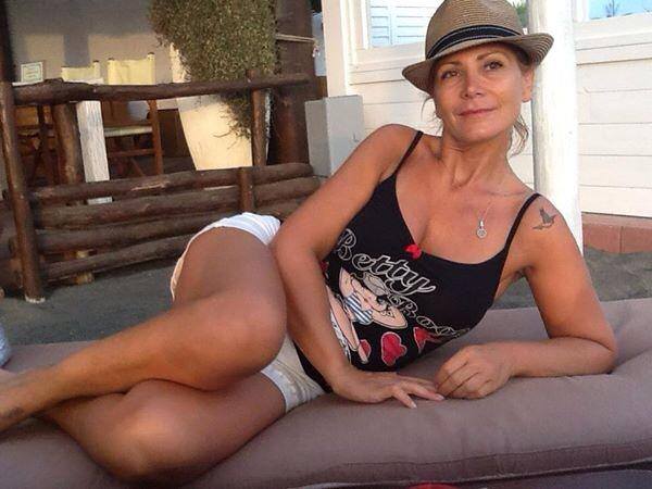 Colomba Mecozzi: le foto inedite della dama del Trono over di ‘Uomini e Donne’ preview