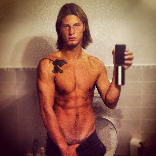 Nick Casciaro: il cantante di ‘Amici 13’ in un’inedita versione sexy (foto) preview