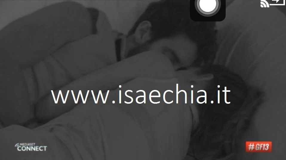 ‘Grande Fratello 13’, nella notte scattano i primi baci: nate due nuove coppie nella casa più spiata d’Italia (video) article-post