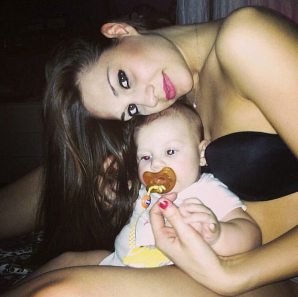 Beatrice Valli su Facebook: “Non rispondo alle critiche, il mio percorso parlerà per me”. E su Instagram pubblica le foto con il figlio… preview