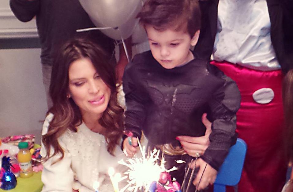Claudia Galanti in formissima dopo il parto festeggia i 3 anni del figlio Liam: foto article-post