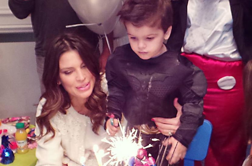 Claudia Galanti in formissima dopo il parto festeggia i 3 anni del figlio Liam: foto preview