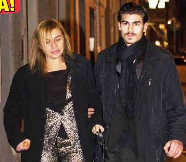 Lory Del Santo: “Vi insegno come si addestra un toy boy!” article-post