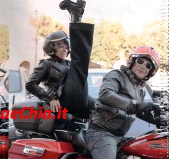 Carmen Russo: che grinta in sella con Enzo Paolo Turchi! preview