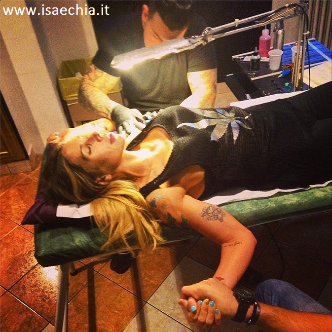 Guendalina Canessa: nuovo tatuaggio e pioggia di critiche per l’ex gieffina preview