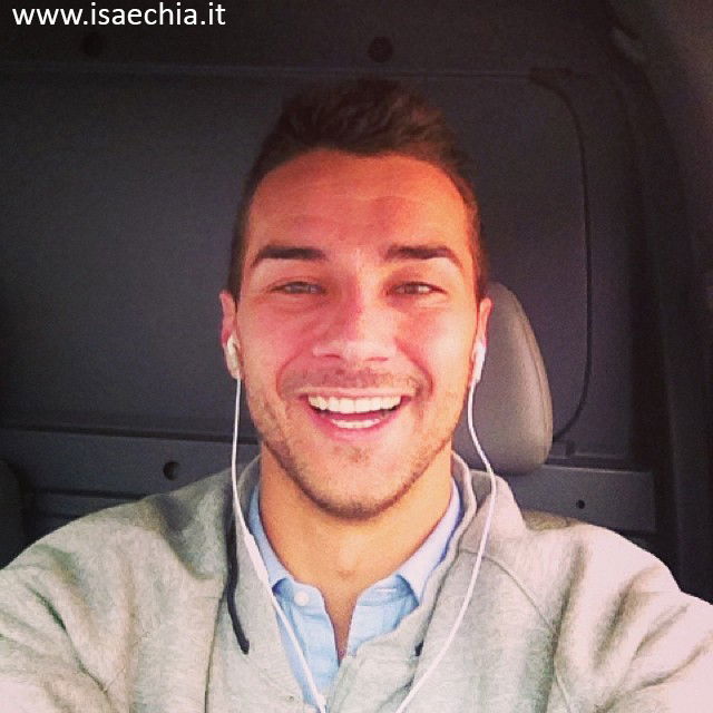 Luca Viganò: il tronista di Uomini e Donne ringrazia i fan (foto) preview