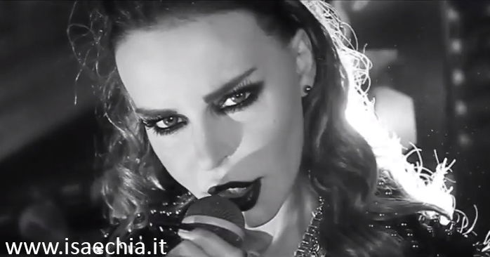 Nina Moric presenta il suo nuovo singolo ‘I Love Rock ‘n Roll’ (foto e video) article-post