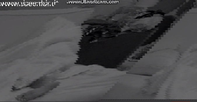 Angela Viviani e Fabio Pellegrini: bacio nella notte tra i due concorrenti del ‘Grande Fratello 13’ (video) preview