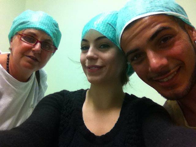 Melania Cammarota ha partorito: ecco zia Alessia e Aldo Palmeri in ospedale in occasione del lieto evento (foto)