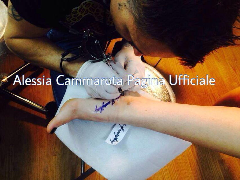 Alessia Cammarota: nuovo tatuaggio dedicato ad Aldo Palmeri preview