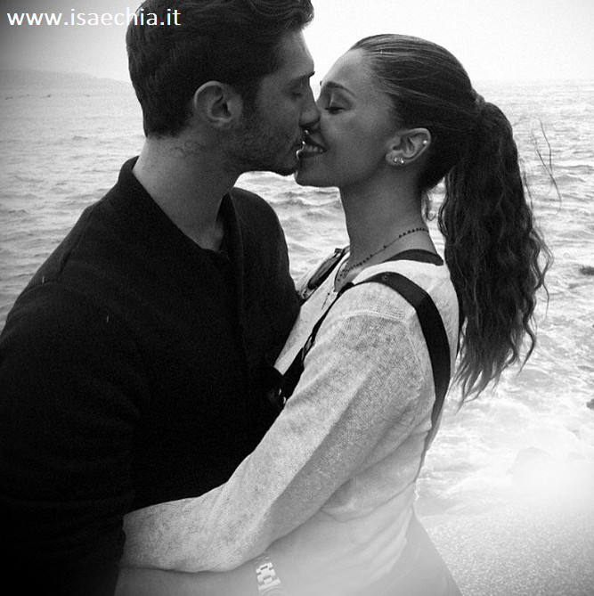 Belen Rodriguez si infuria su Instagram dopo la fine del matrimonio con Stefano De Martino: “Non ci sto più! Procederò per vie legali contro ogni parola falsa che arrecherà danni alla mia privacy!” preview