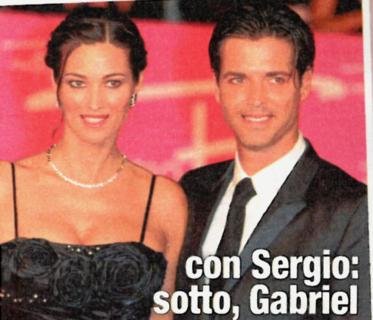 Manuela Arcuri finalmente mamma e il fratello Sergio: “Gabriel Garko padrino? No, ma non lo sarò nemmeno io!”