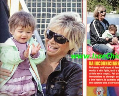 Sulle giostre con la piccola Maria tra coccole e sorrisi Carmen Russo ed Enzo Paolo Turchi…tornano bambini! preview