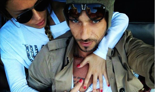 Costantino Vitagliano a ‘Pomeriggio 5′: “Io e la mia fidanzata Elisa Mariani siamo un po’ in crisi” article-post