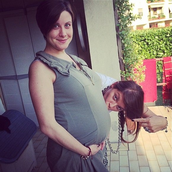 Daniela Stradaioli, ex allieva della scuola di ‘Amici’, è incinta: la foto pubblicata su Instagram da Alessandra Amoroso