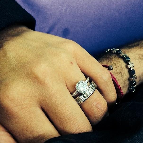 Raffaella Fico e Gianluca Tozzi presto sposi: la foto dell’anello su Instagram