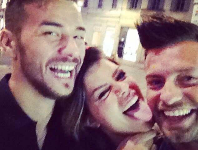 Luca Viganò su Instagram: “Io e Luce Barucchi ci sentiamo dieci volte al giorno, le cattiverie che scrivono non sono vere!” E intanto si consola a cena con Eugenio Colombo e Francesca Del Taglia (foto e video) preview