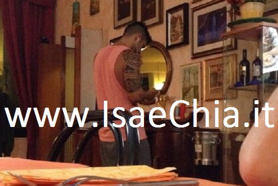 Cristian Gallella avvistato in Calabria dove ieri aveva una serata: le foto preview