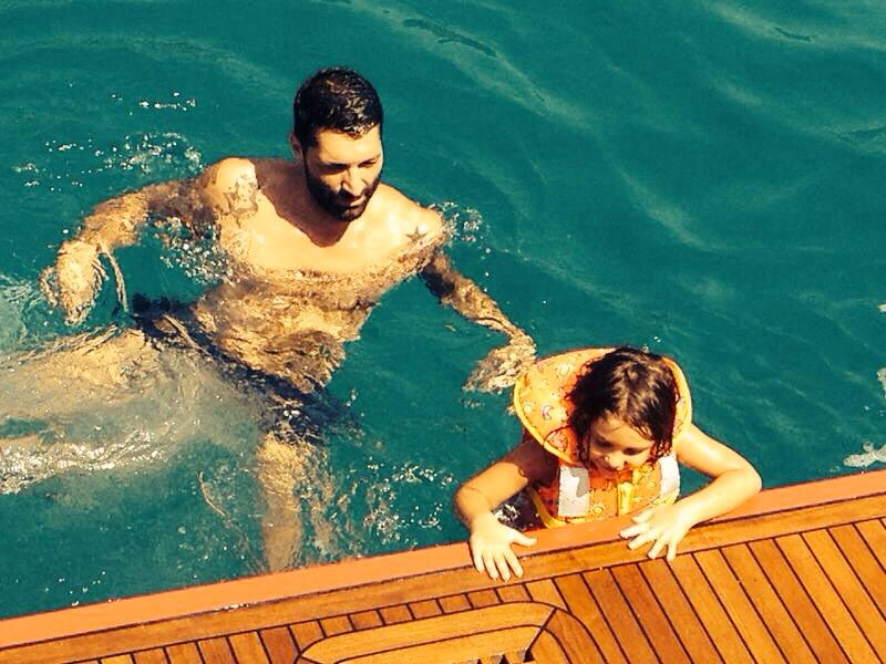 Giorgio Alfieri, papà in vacanza: l’ex tronista di ‘Uomini e Donne’ si gode l’estate con la piccola Asia article-post