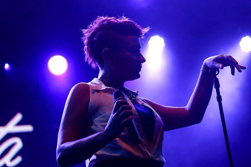 ‘Amiamoci a metà’, ecco il nuovo video di Greta Manuzi preview