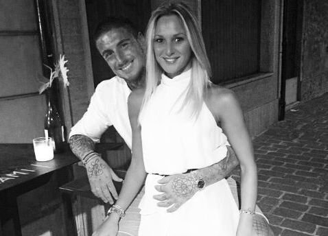 Vittoria Magagnini pubblica una foto con l’ex fidanzato Andrea Pietroni e scrive: “Su ciò di cui non si può parlare è meglio tacere!”