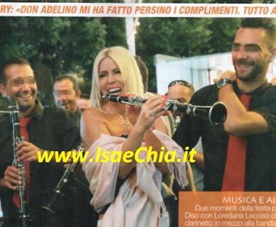 Loredana Lecciso: “Io e il prete che non mi voleva in piazza voltiamo pagina…con un libro!” article-post