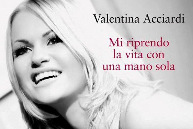 ‘Mi riprendo la vita con una mano sola’, il primo libro dell’ex gieffina Valentina Acciardi article-post