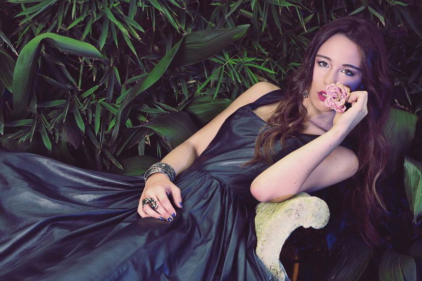 Aurora Ramazzotti: la figlia di Michelle Hunziker posa per il nuovo catalogo ‘Trussardi’ preview