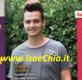 Valerio Scanu Made in China: accusato dal padre di Emma Marrone / Michele Bravi: “Mai una gioia!”