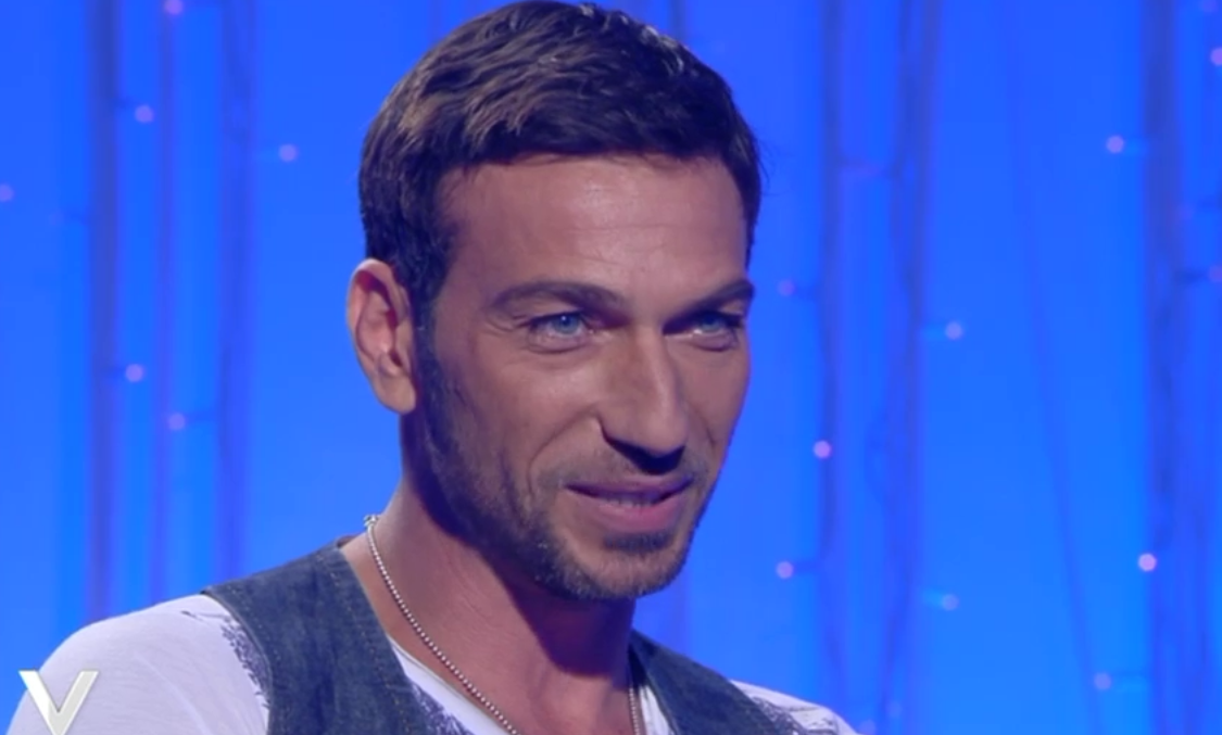 Costantino Vitagliano ospite a ‘Verissimo’: “Non ho una chat erotica e non sono un senza tetto!” article-post
