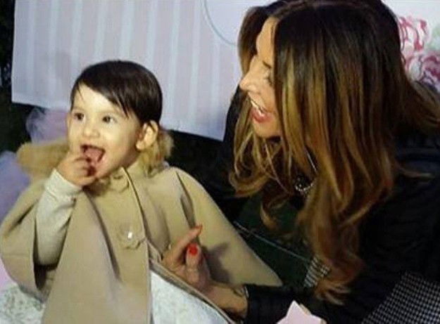 Guendalina Tavassi, grande entusiasmo per i primi passi di Chloe: il video preview