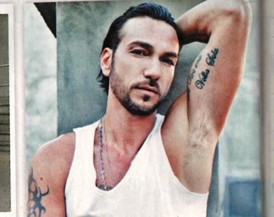 Costantino Vitagliano fa chiarezza: “Non sono caduto in disgrazia e sono fidanzato!” article-post