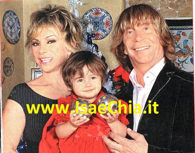 Carmen Russo ed Enzo Paolo Turchi: “Nostra figlia chiede un fratellino a Babbo Natale e noi gliene daremo tanti!” preview