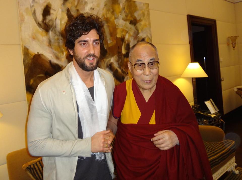 Roberto Ruberti, l’ex concorrente del ‘Grande Fratello 13’ incontra il Dalai Lama! article-post