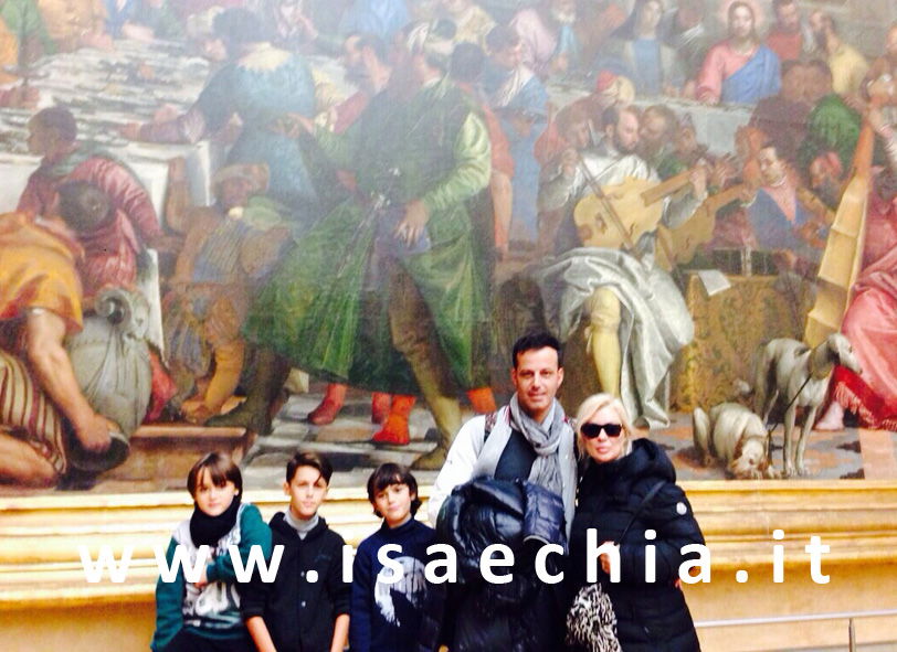 Tina Cipollari a IsaeChia.it: “La vacanza a Parigi con la mia famiglia? Indimenticabile!” preview