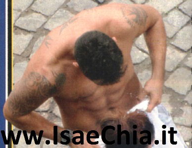 Prima di passeggiare con Rex, Francesco Arca fa lo strip! article-post