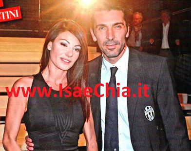Fattore doppia coppia: Gigi Buffon con Ilaria D’Amico e Andrea Pirlo con Valentina Baldini per la prima volta insieme in pubblico preview