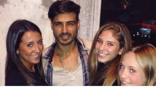 Fabio Colloricchio, le ultime foto coi fan in attesa della scelta di Teresa Cilia preview