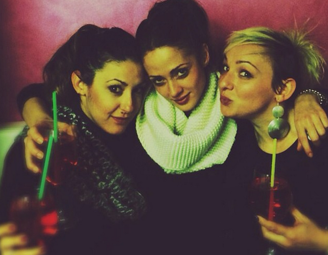 ‘Uomini e Donne’, Teresa Cilia con le amiche prima della scelta preview