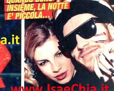 Emma Marrone è innamorata: guardate come si appiccica a Simone, dj tutto muscoli e più giovane di lei! preview