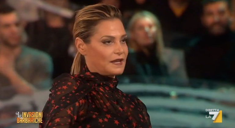 Simona Ventura ospite a ‘Le Invasioni Barbariche’: “‘L’Isola dei Famosi’ è una parte della mia vita che si è chiusa per sempre!” preview