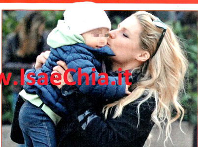 Anche se da pochi giorni è diventata mamma per la terza volta, Michelle Hunziker non trascura Tomaso Trussardi e Sole… E Aurora l’aiuta! article-post