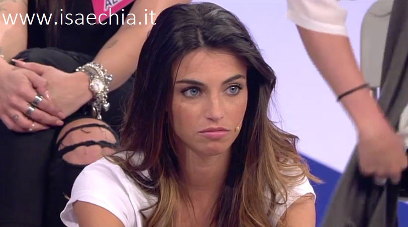 ‘Uomini e Donne’, la mamma di Nicole Mazzocato su Facebook: “Con cattiveria e ignoranza si fa male a mia figlia!” preview