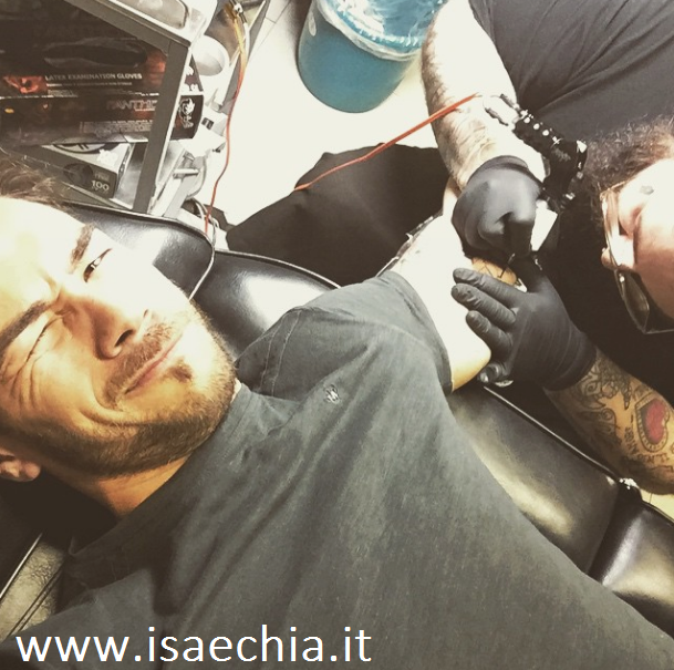 ‘Uomini e Donne’, Luca Viganò dedica un tatuaggio al padre scomparso 22 anni fa: ‘Un giorno vorrei essere come te!’ preview