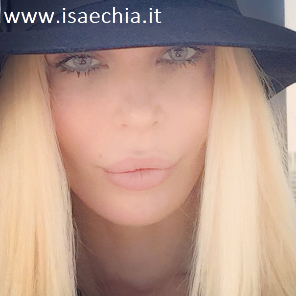 Nina Moric caustica su Instagram: ‘Non ho tentato nessun suicidio, Gabriele Parpiglia scrive solo idiozie!’ article-post