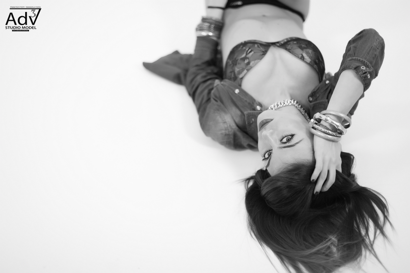 Silvia Raffaele, nel suo recente passato un book fotografico realizzato per un’agenzia di modelle. E la fanpage di Nicole Mazzocato tuona: “Ecco quella che non vuole apparire!” preview