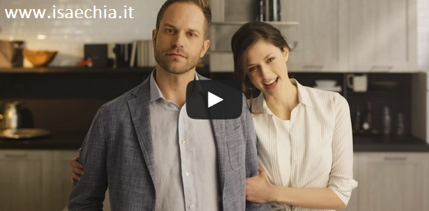 ‘Uomini e Donne’, l’ex corteggiatrice Emiliana Carli insieme a Simone Rugiati nello spot di ‘Stosa Cucine’ preview