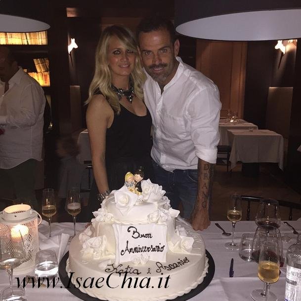 Ascanio Pacelli e Katia Pedrotti festeggiano 10 anni d’amore: scambio di dediche su Instagram