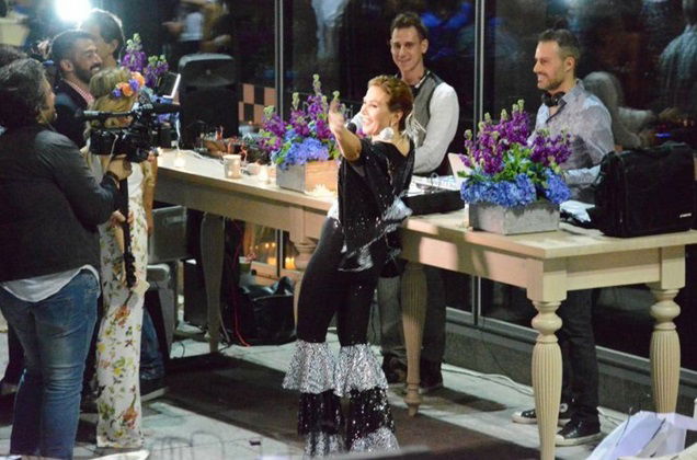 Barbara D’Urso festeggia i suoi 58 anni con un party in stile anni ’70: le foto article-post